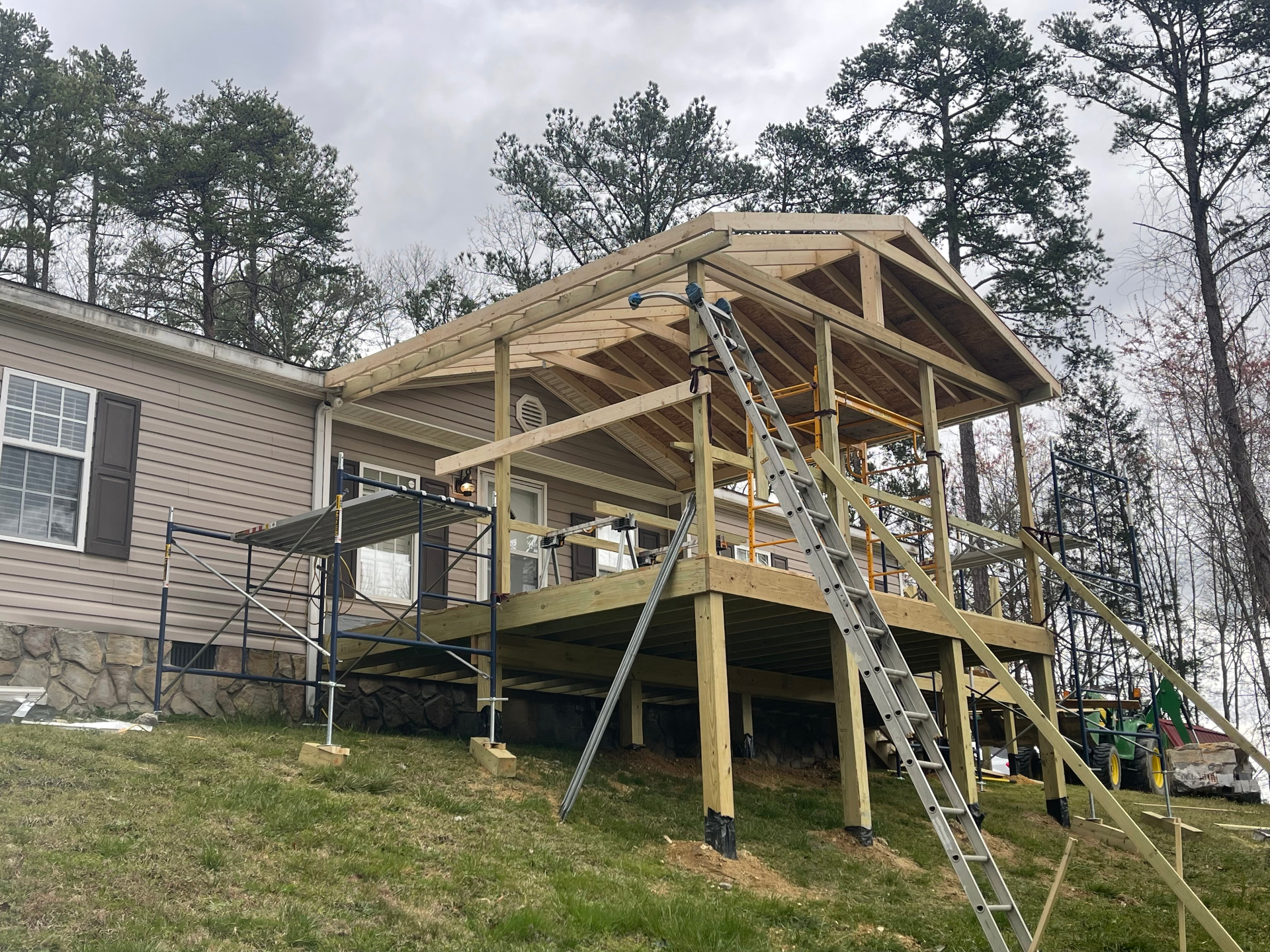 Roof framing and deck structure - wide angle - Cleveland, TN
