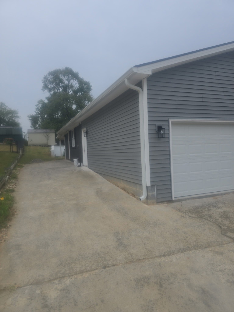 Finished garage exterior - driveway side - Cleveland, TN