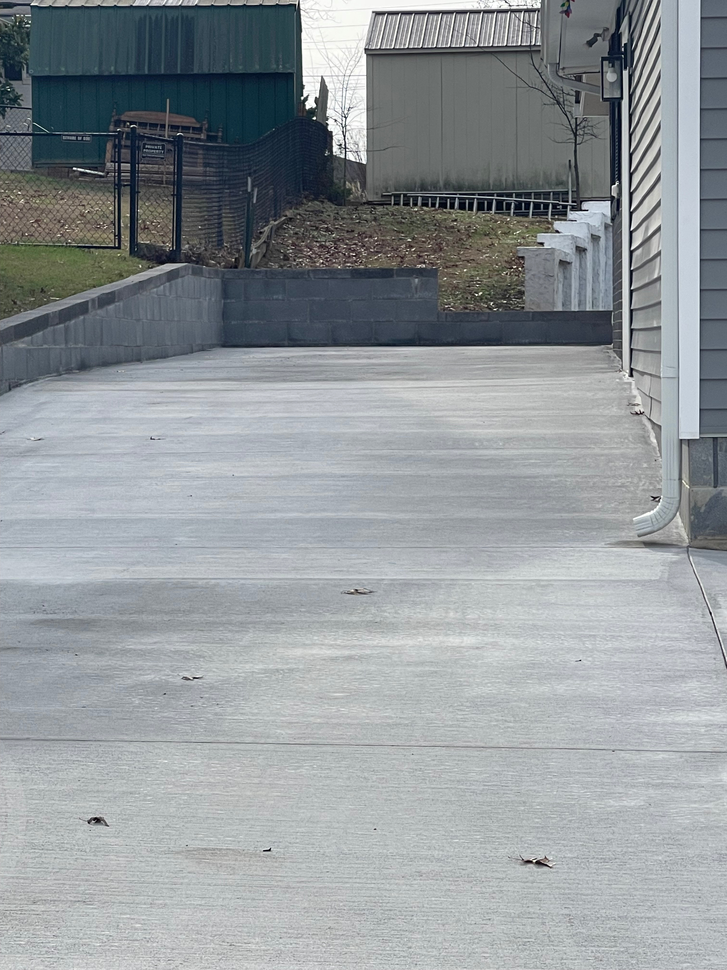 Block retaining wall along driveway - Cleveland, TN
